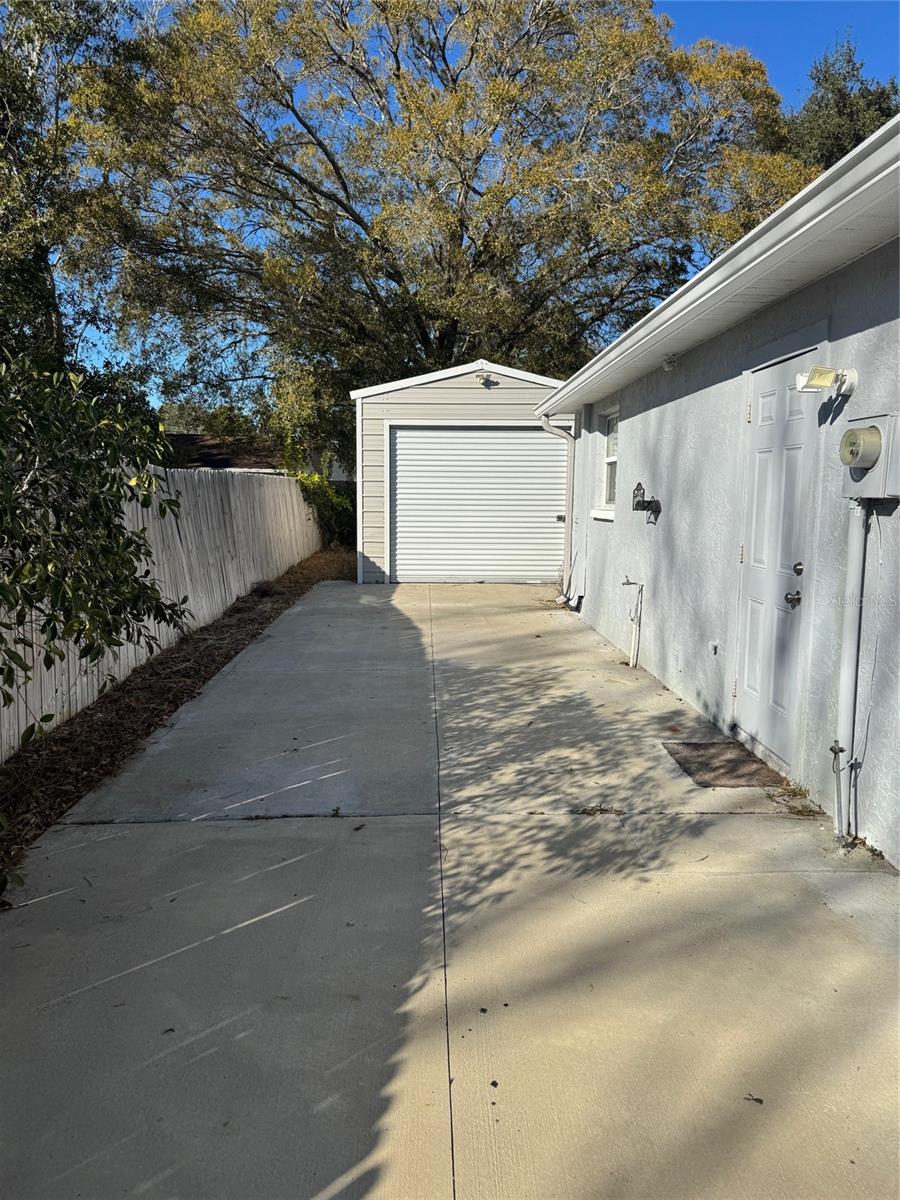 Detached Garage driveway