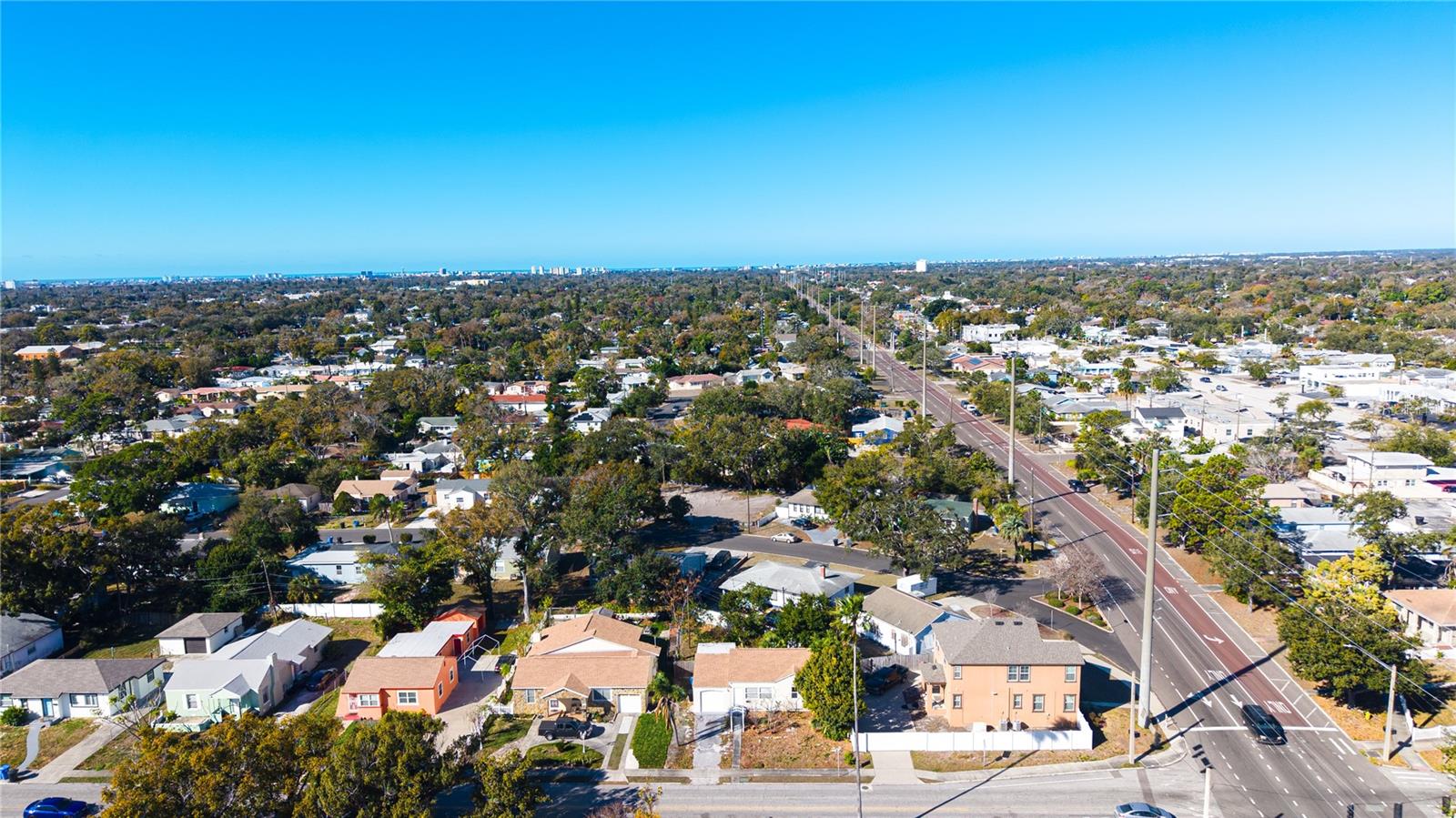 Prime location just minutes from Downtown St. Pete! Close to beaches, parks, dining, and everything that makes this area so desirable.