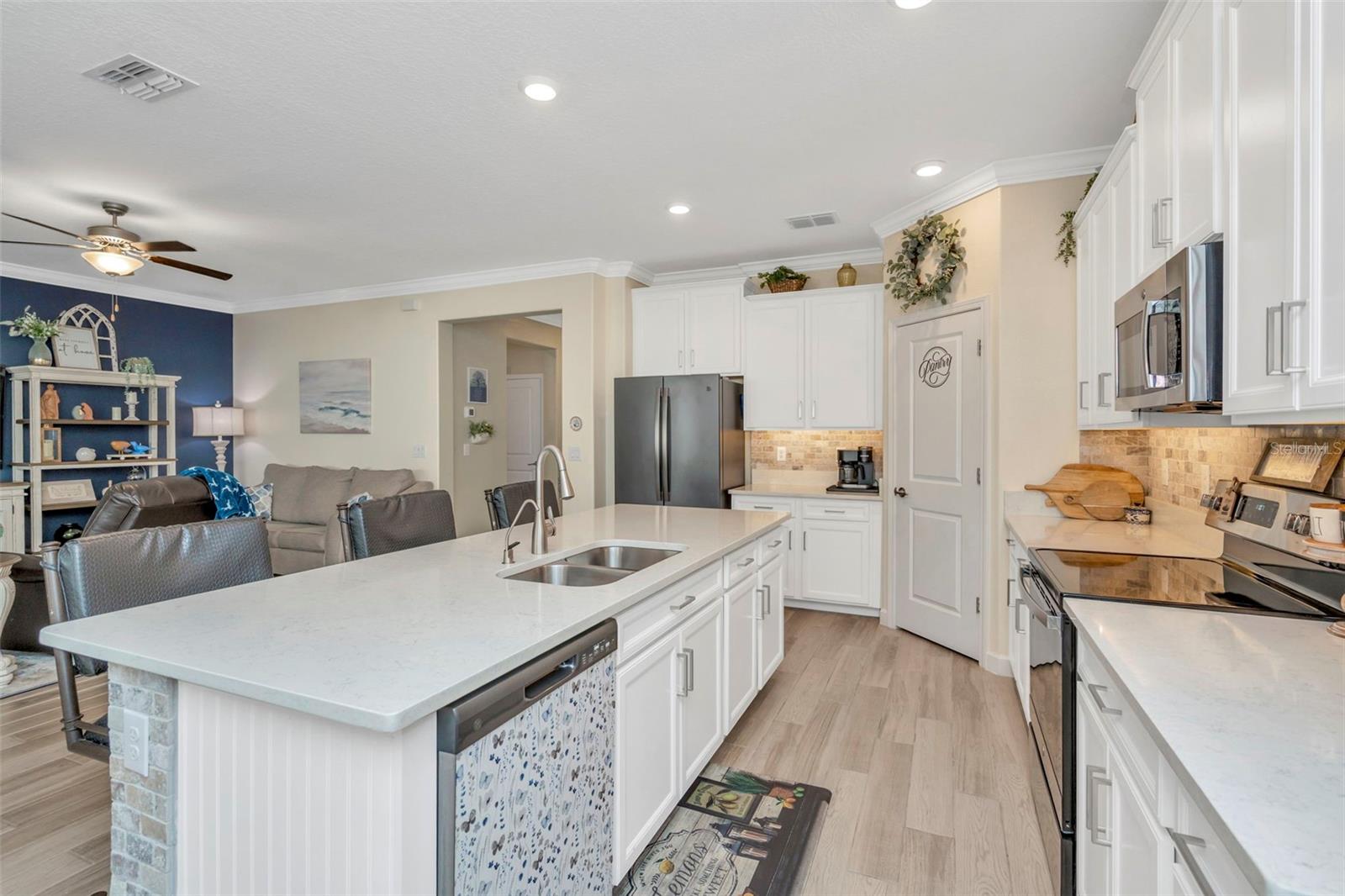 Breakfast Bar View 2