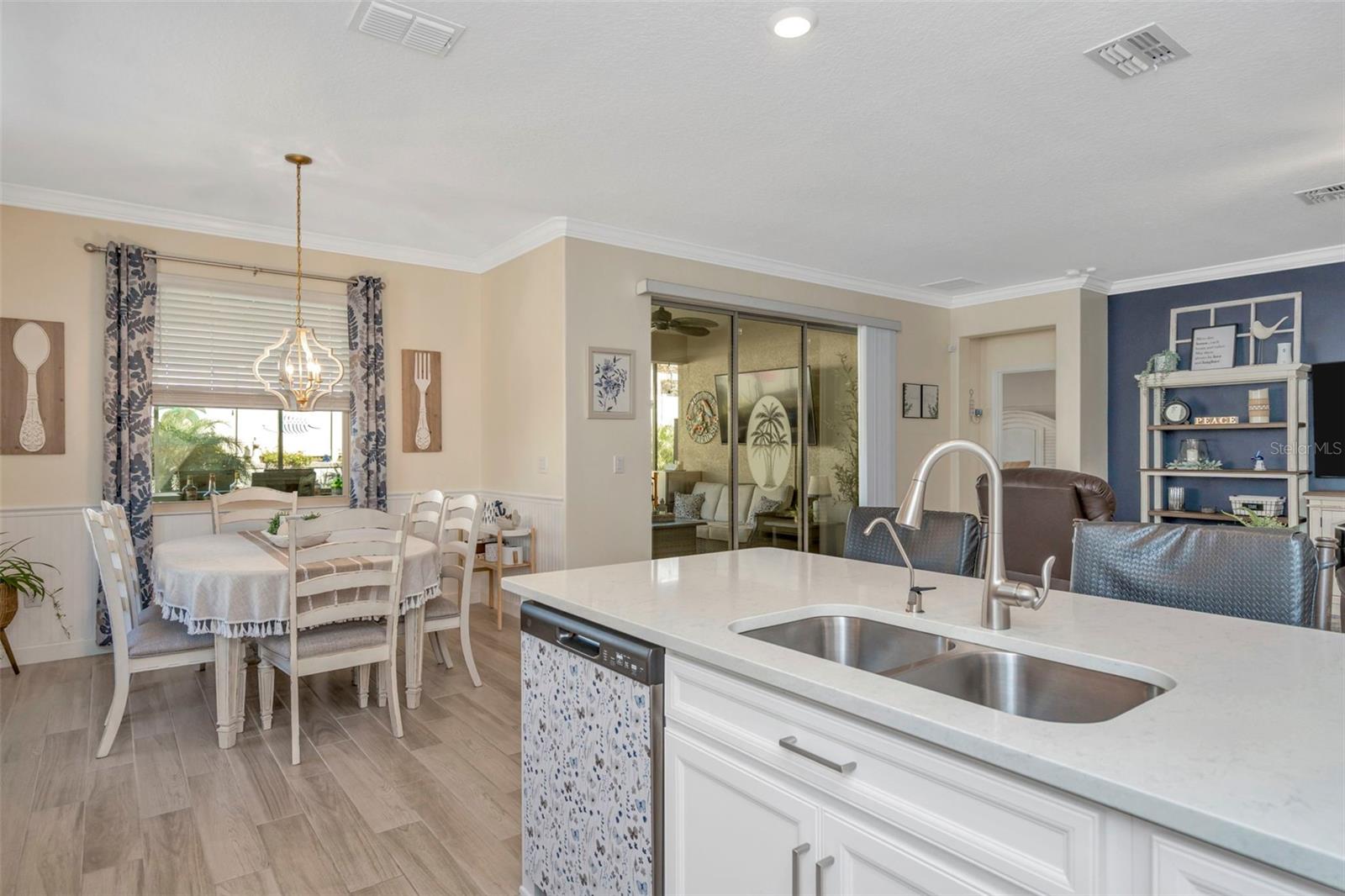 Breakfast Bar/Island