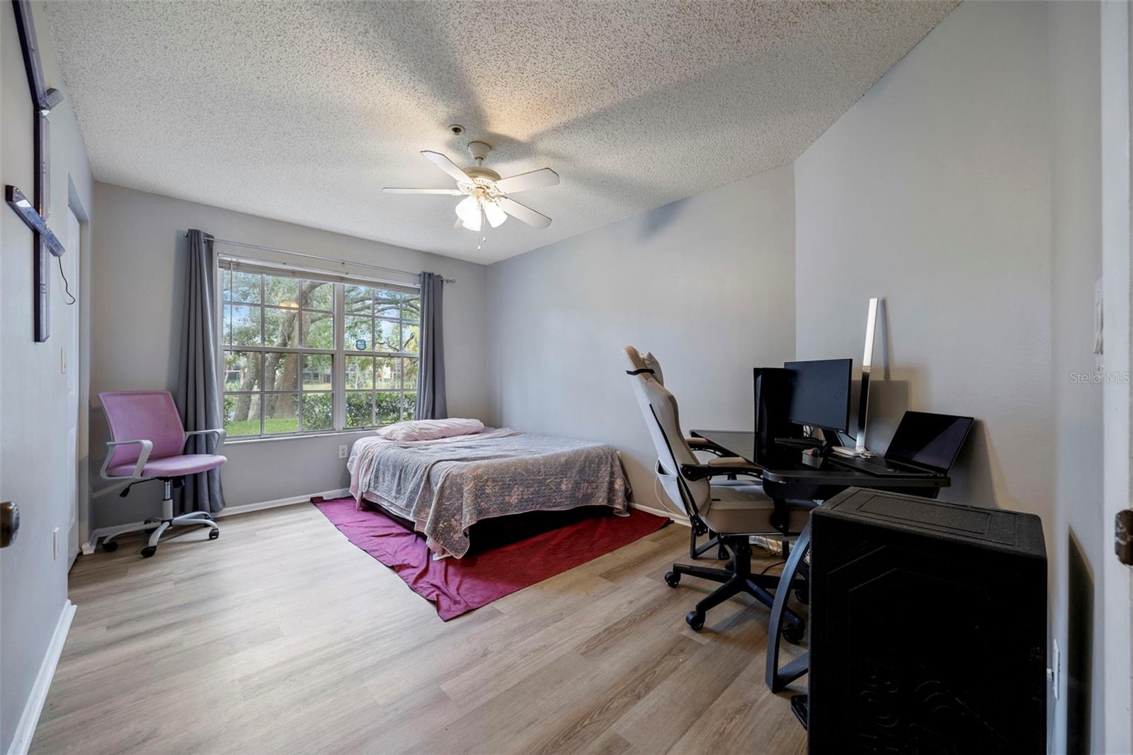 Bedroom 2 - \Water view