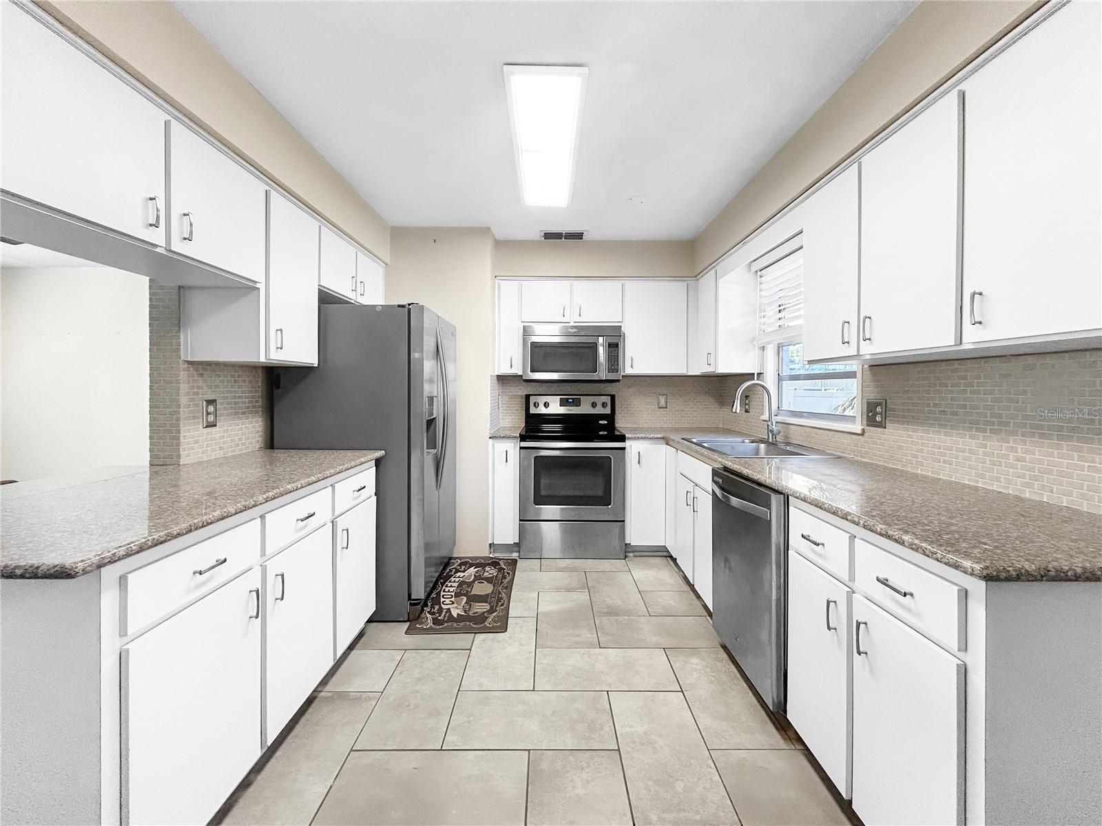 Kitchen w/upgraded appliances + counters