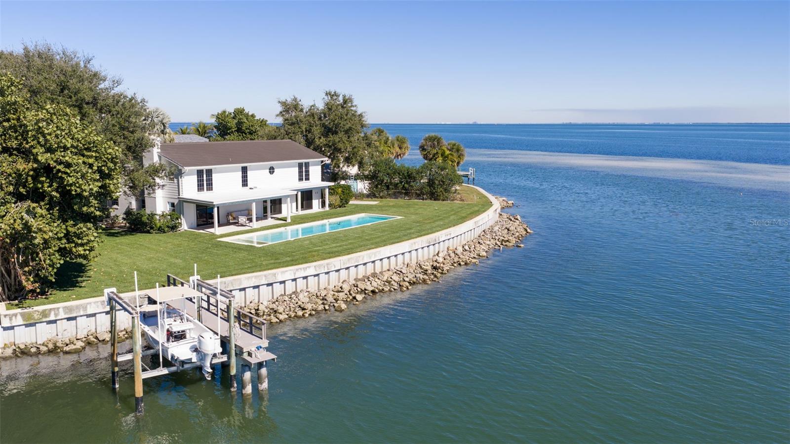 Composit dock with 10,000lb lift