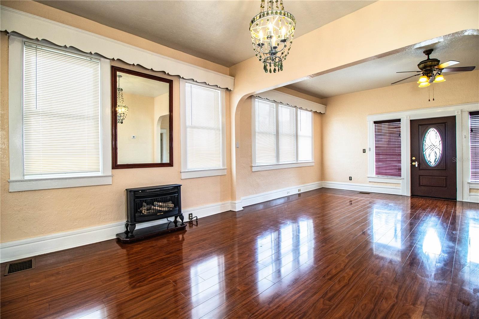 HOUSE - LIVING ROOM AND DINING ROOM