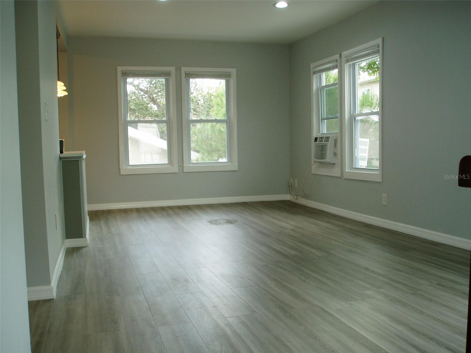 UNIT 3 - LIVING ROOM 2