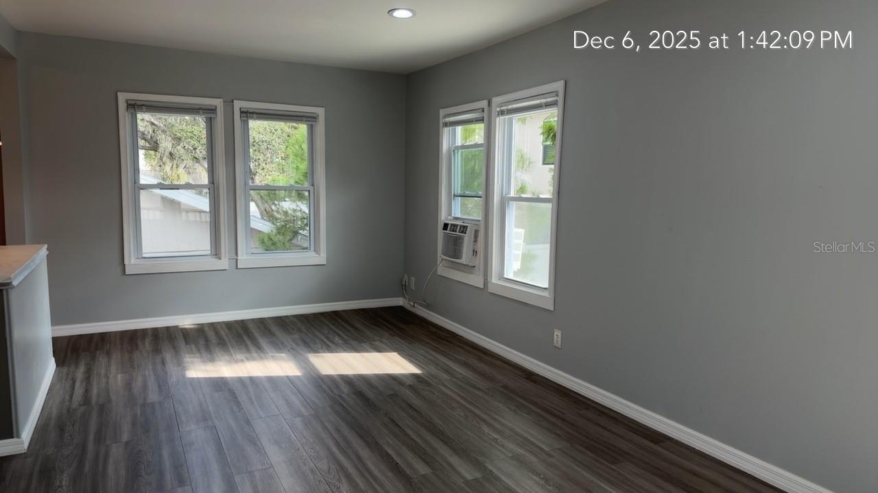 UNIT 3 - LIVING ROOM 4