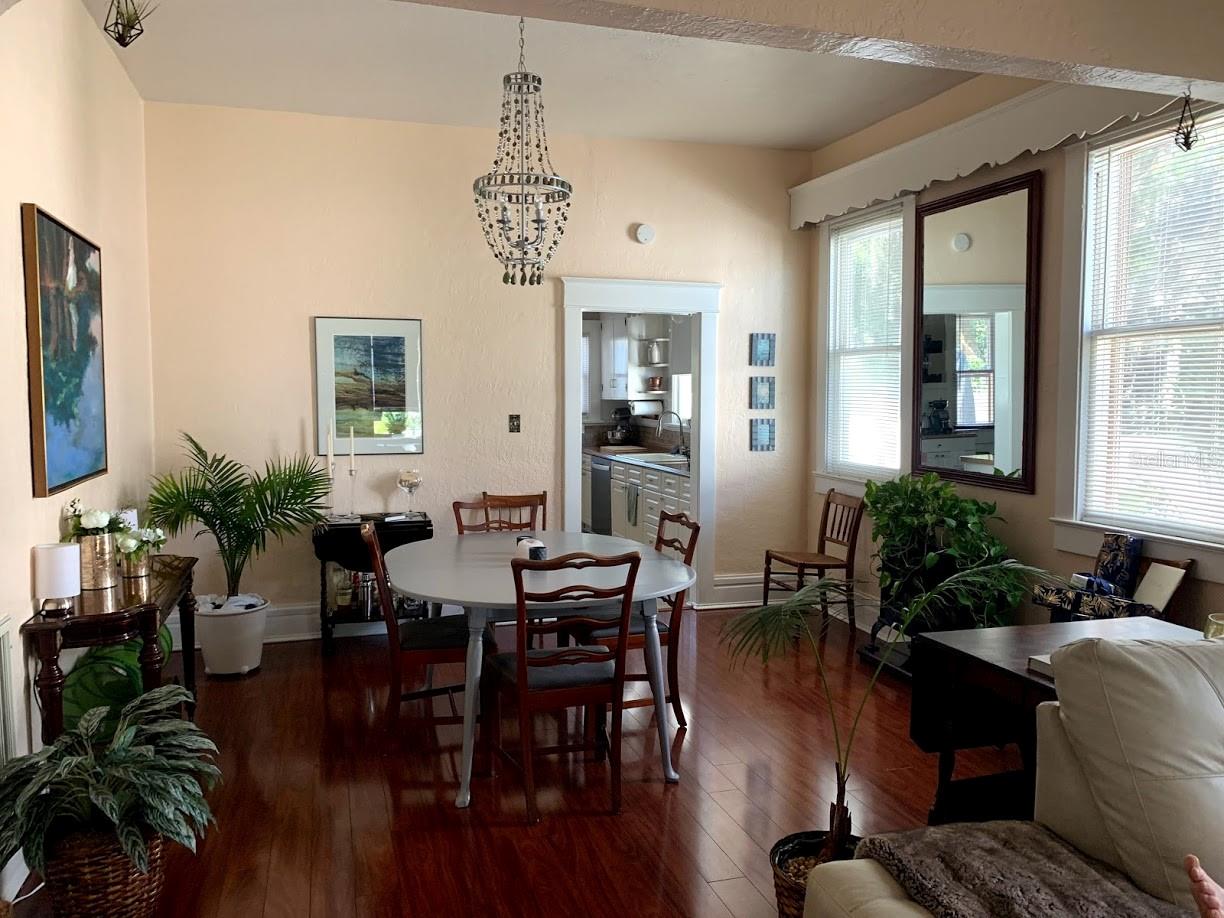 HOME - FURNISHED - PICTURES FROM LAST TENANT