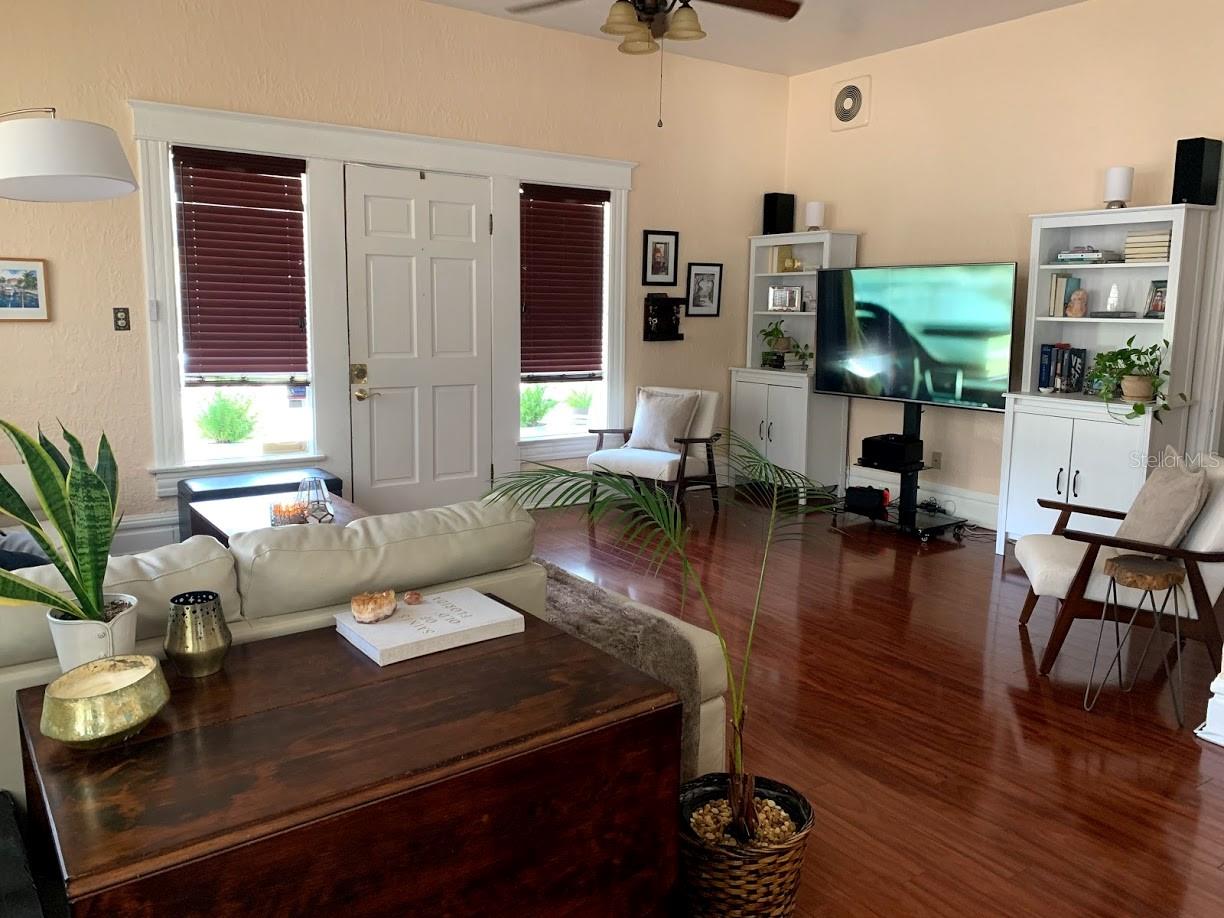 HOME - FURNISHED - PICTURES FROM LAST TENANT