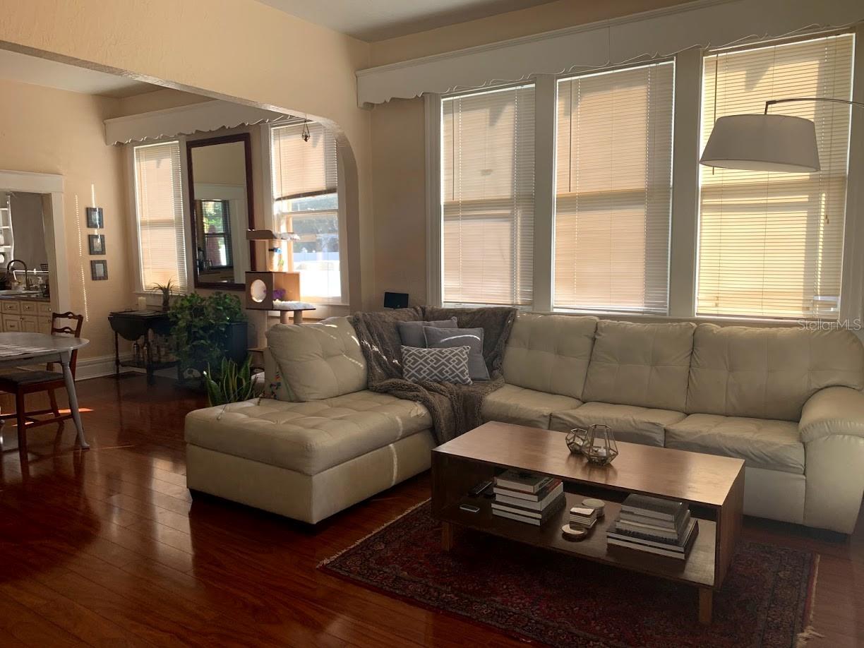 HOME - FURNISHED - PICTURES FROM LAST TENANT