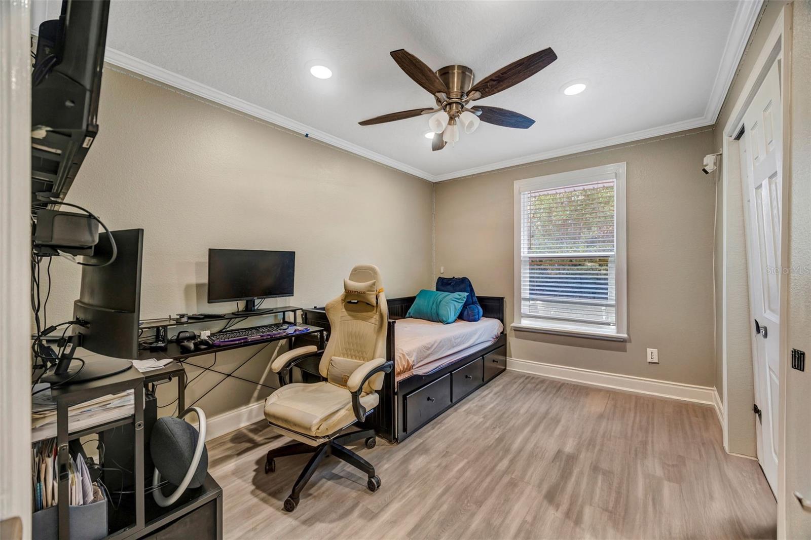 3rd bedroom as office