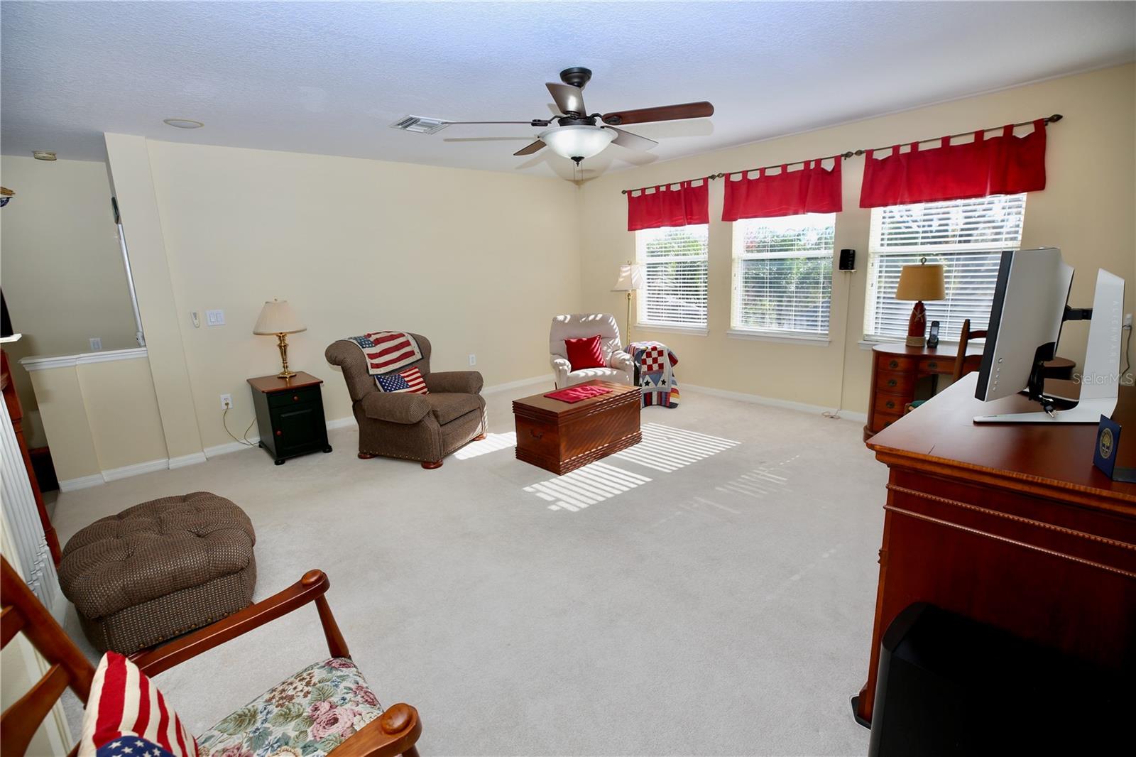 very large 2nd living space.