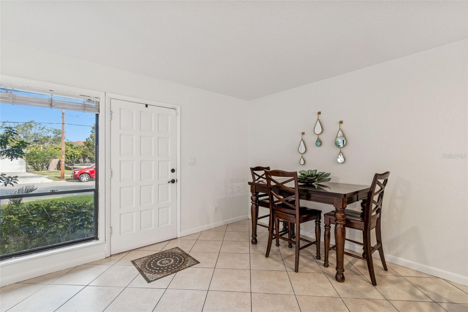 Natural light and fresh, neutral paint.