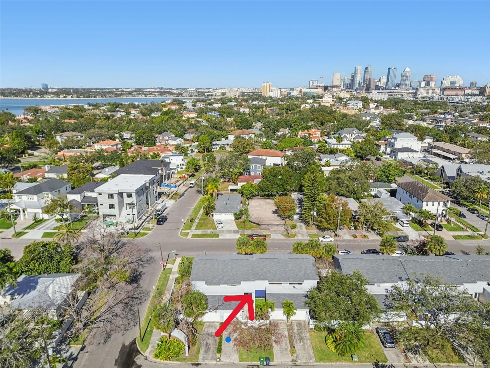 Close proximity to Bayshore as well as downtown Tampa.
