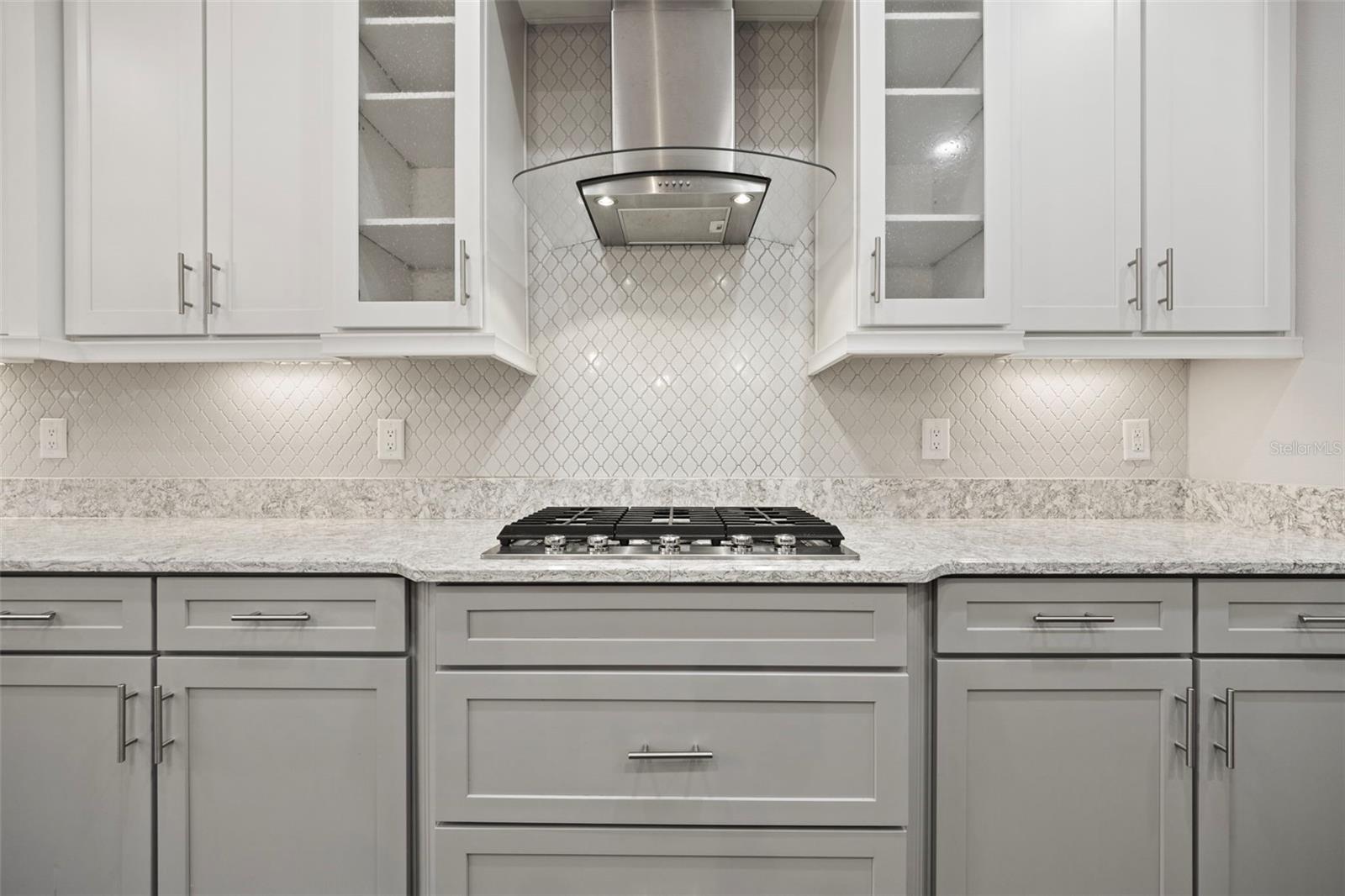 Kitchen Aide natural gas cooktop with 5 burners