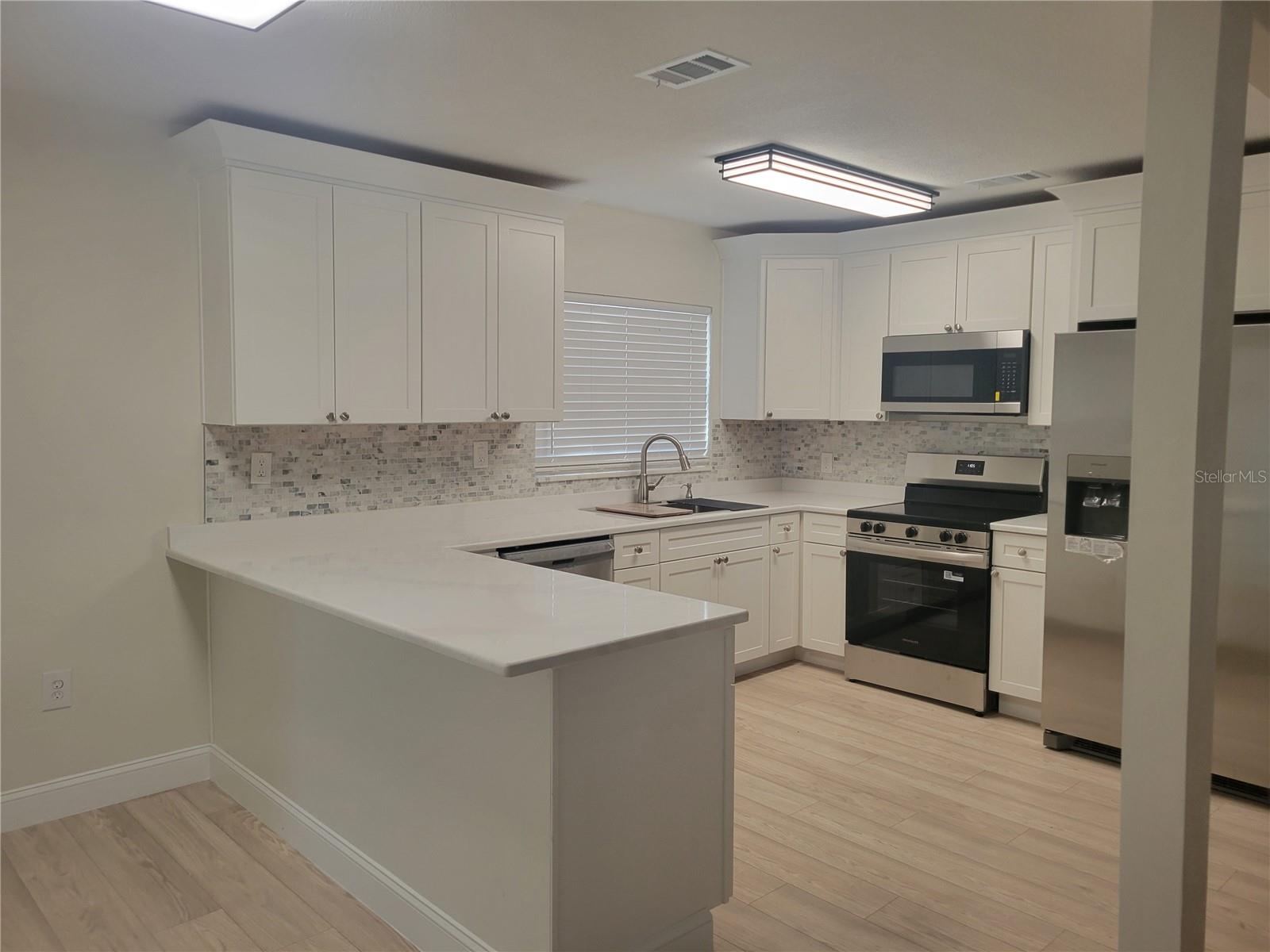 Soft-close cabinets & drawers