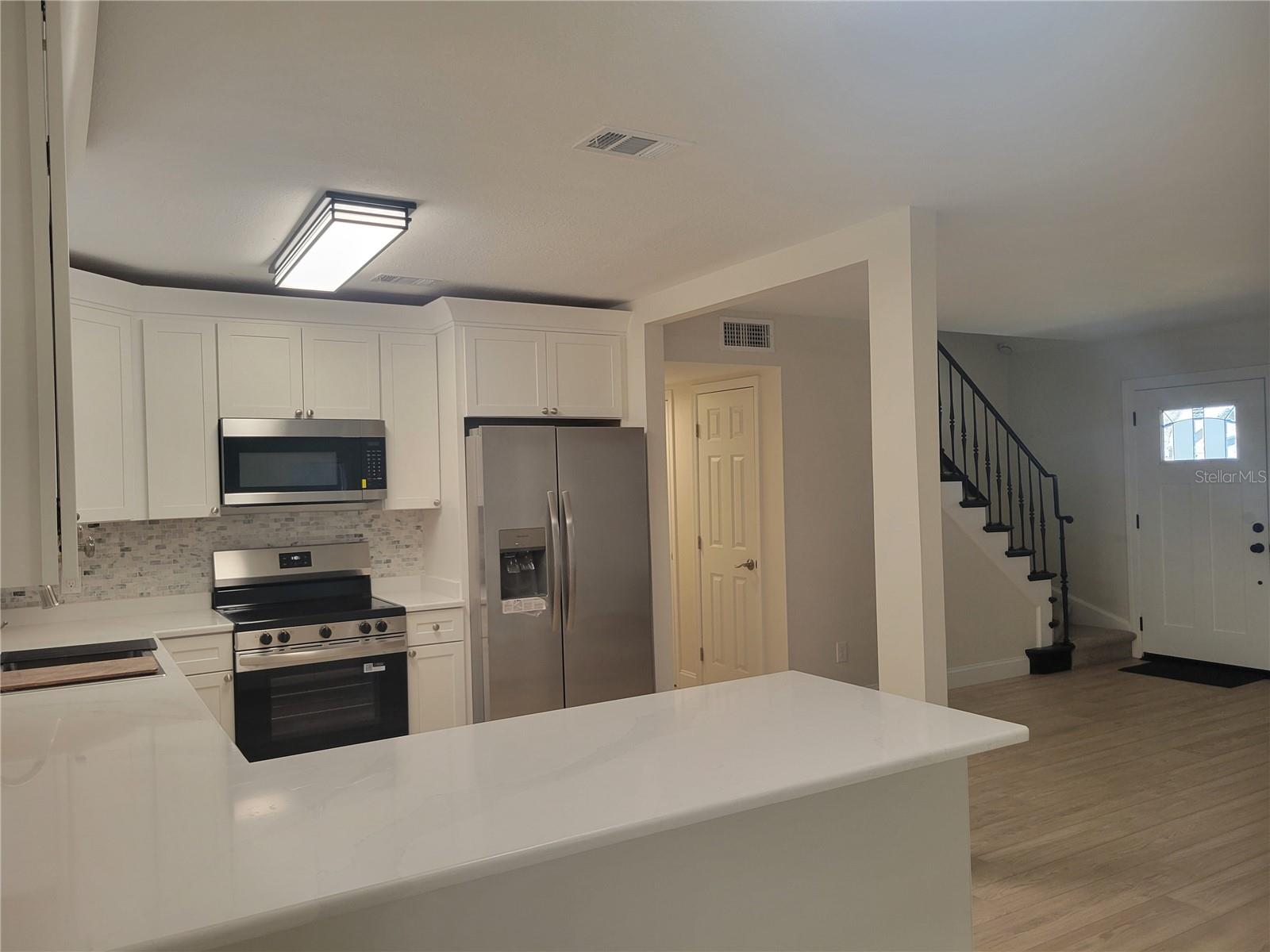 Quartz counter tops with backsplash