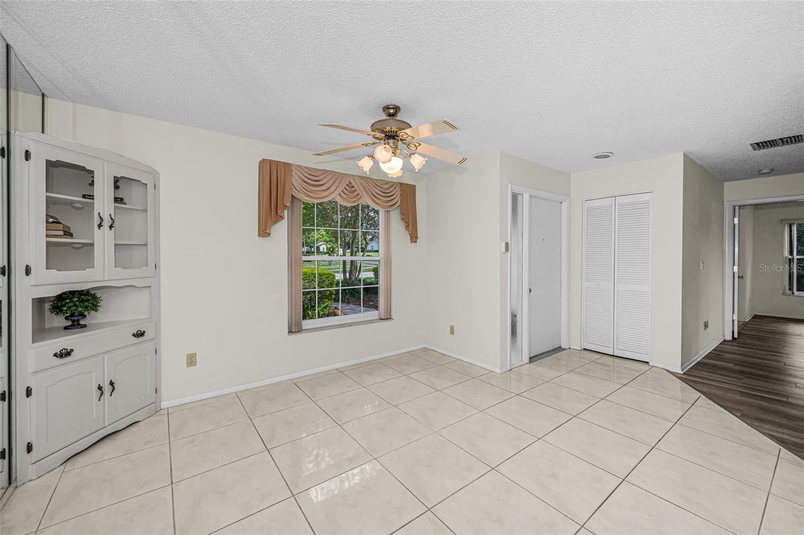 Foyer - Dining Room