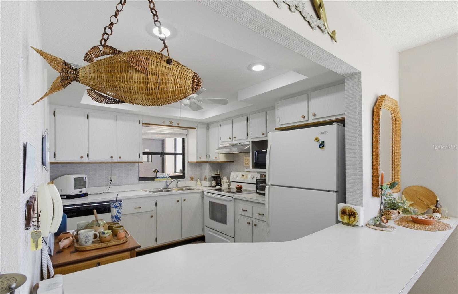 Kitchen and breakfast bar