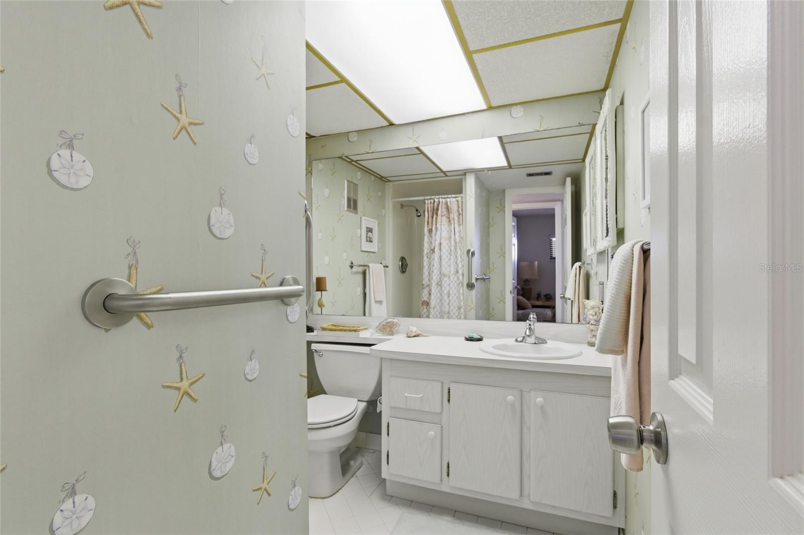 Guest bath with shower