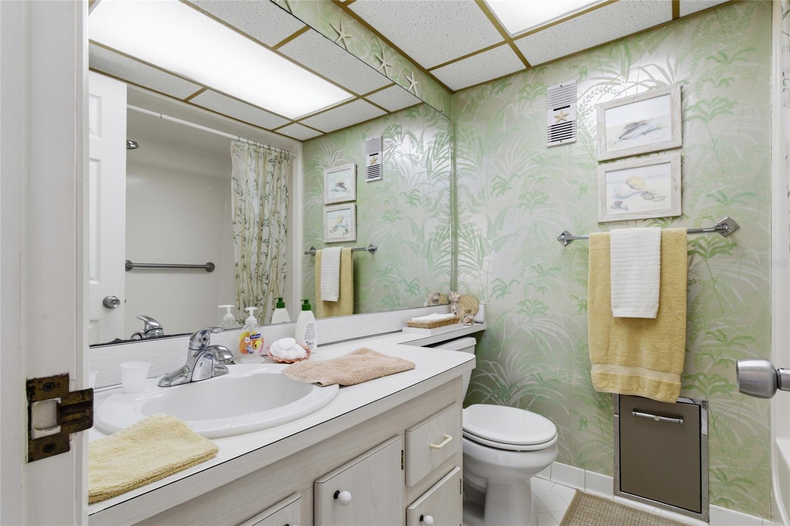 Primary Ensuite Bath