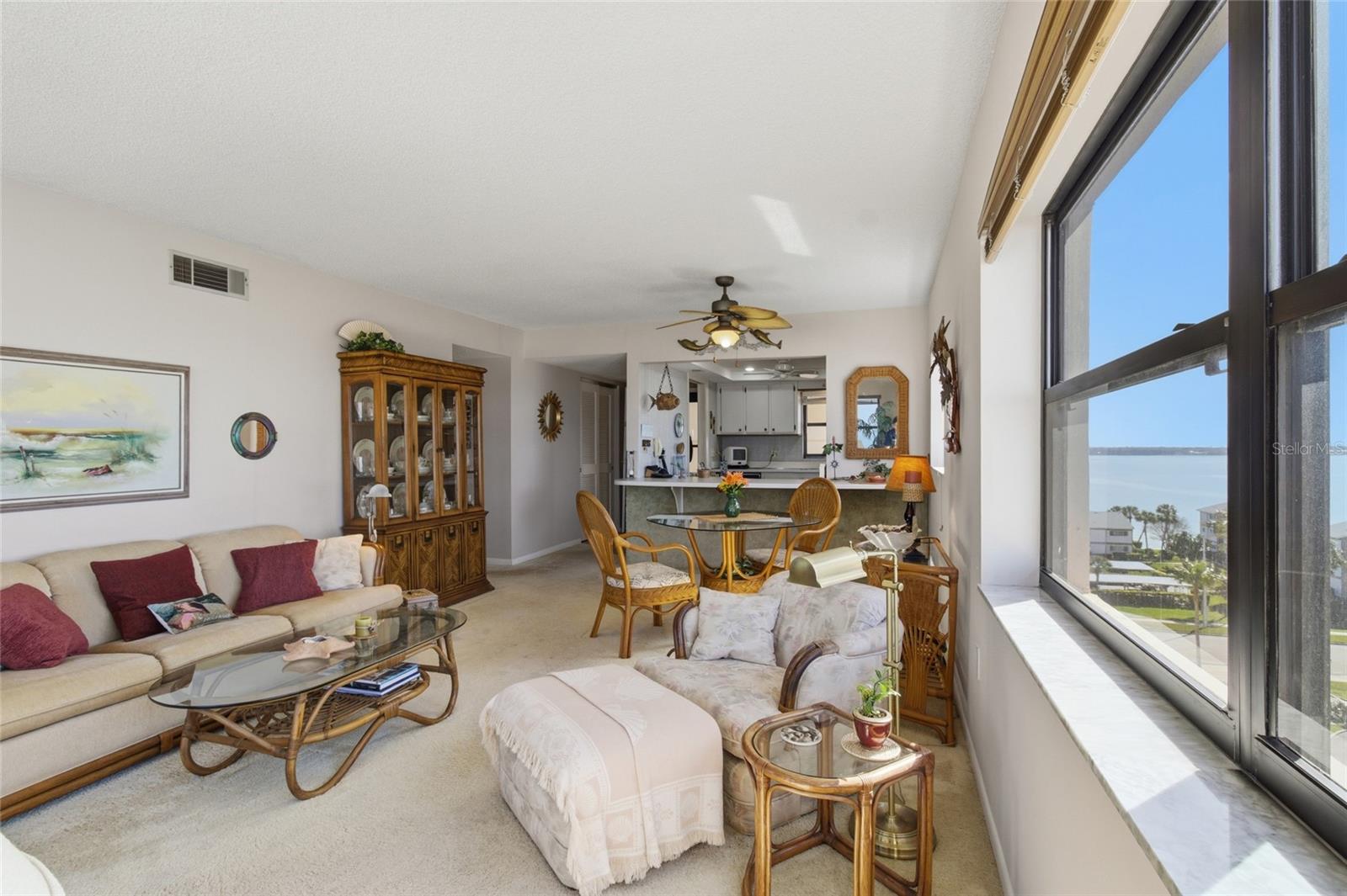 Living Rm / Diining Rm