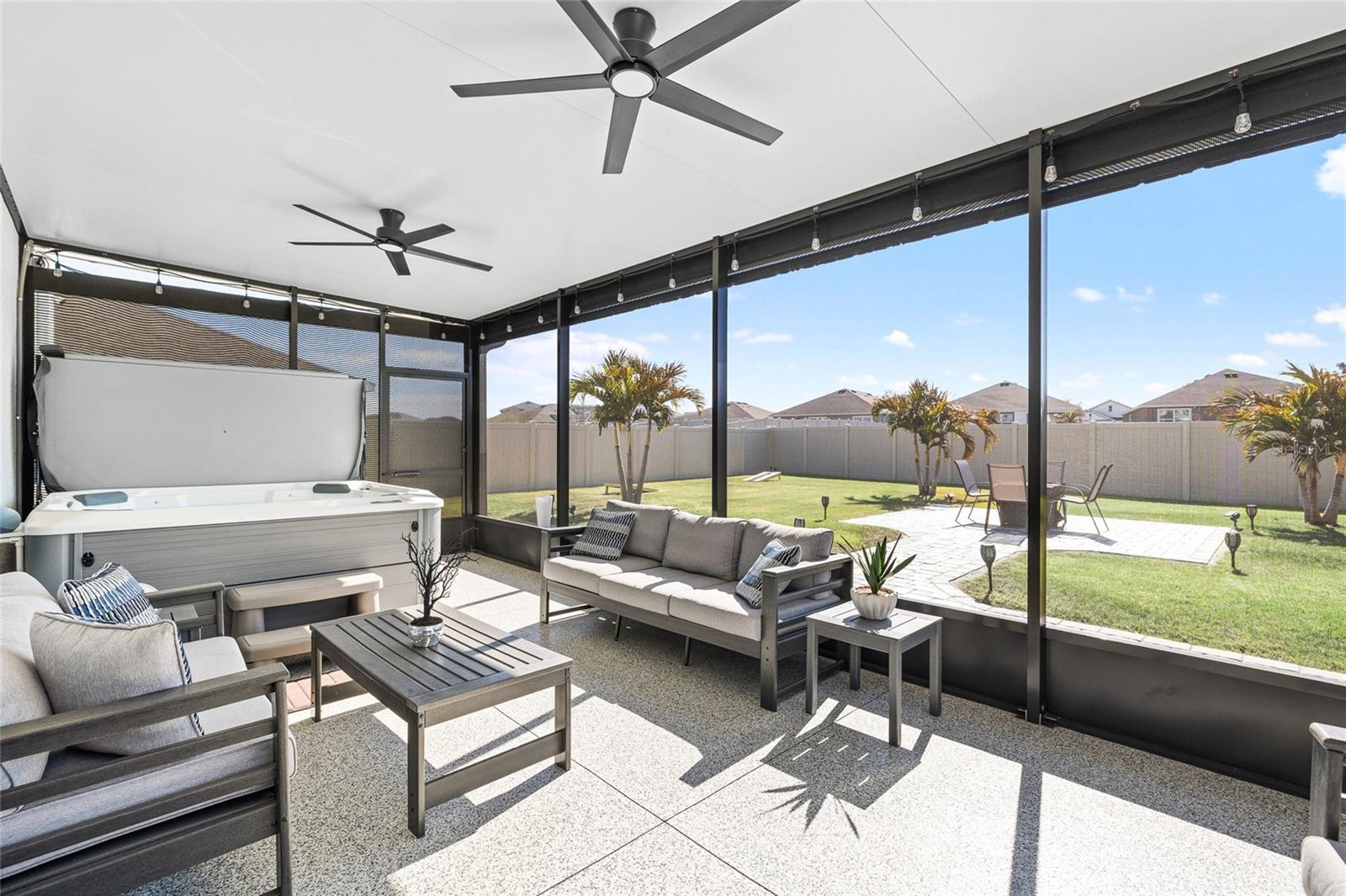 Lanai with privacy screen