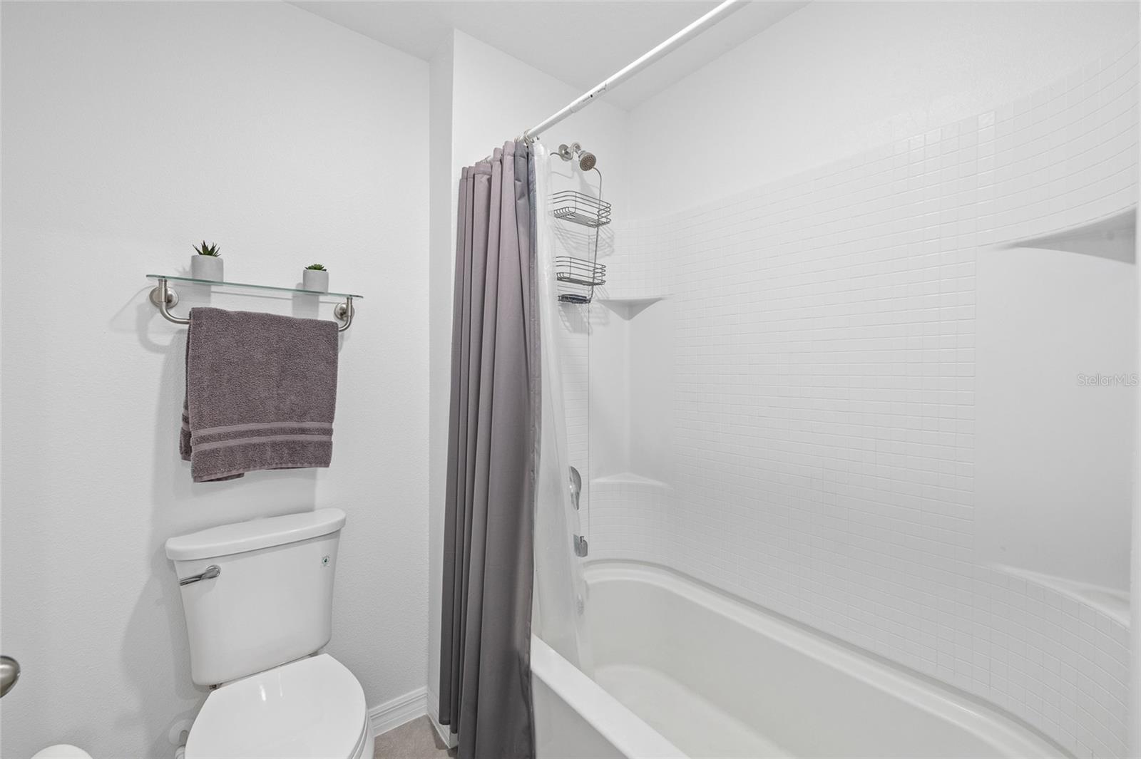 Bathroom 3_Tub-Shower Combo