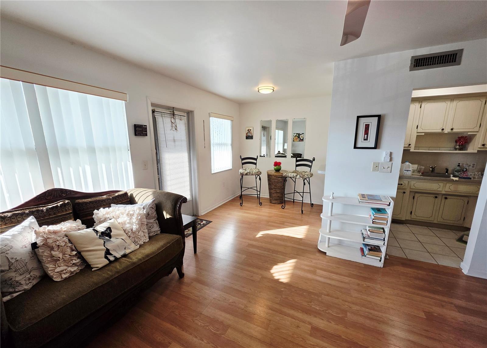 Living room/dining room