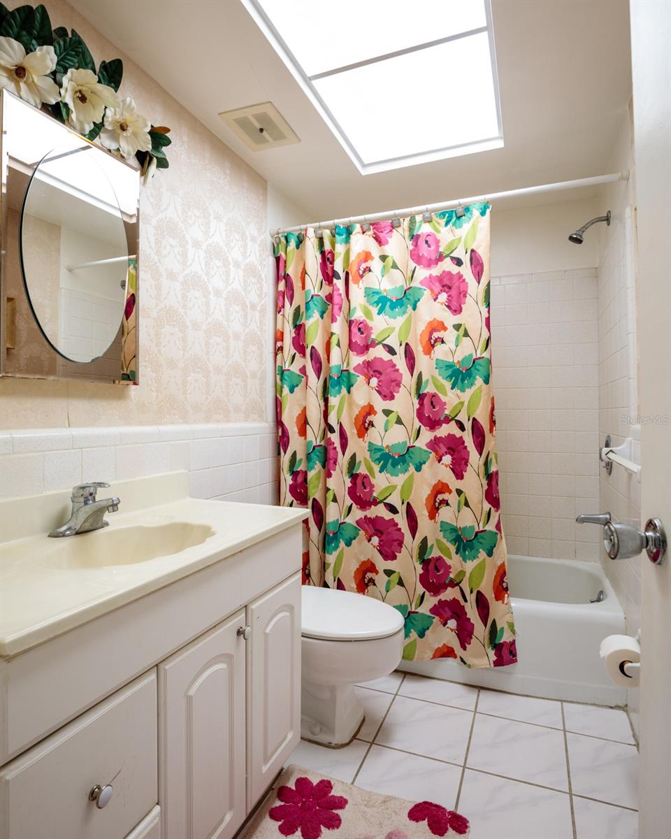 2nd Bathroom (9'x5') w/exhaust fan.