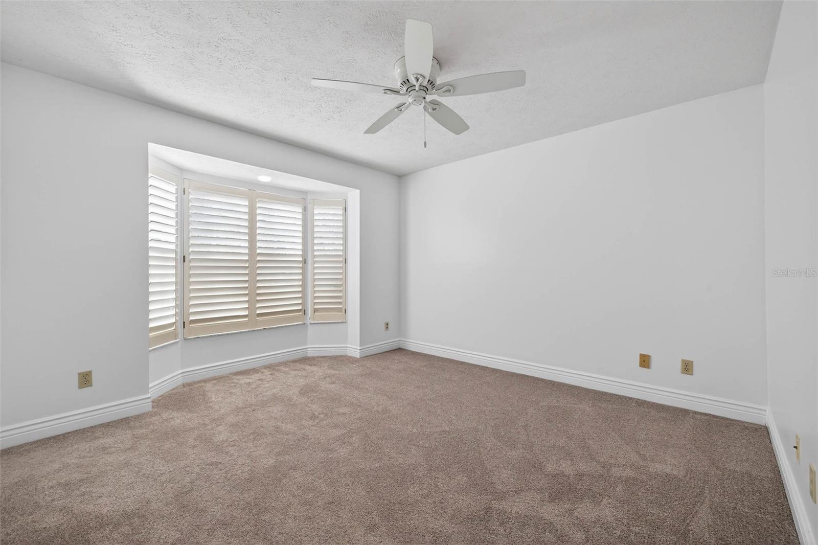Guest suite with bay window