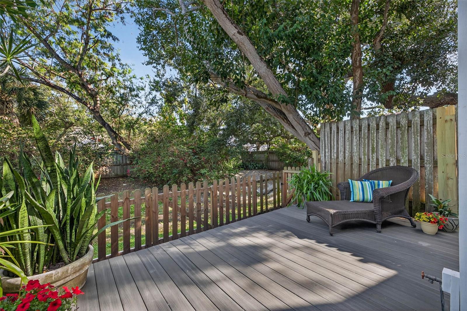 beautiful patio for relaxing & entertaining!