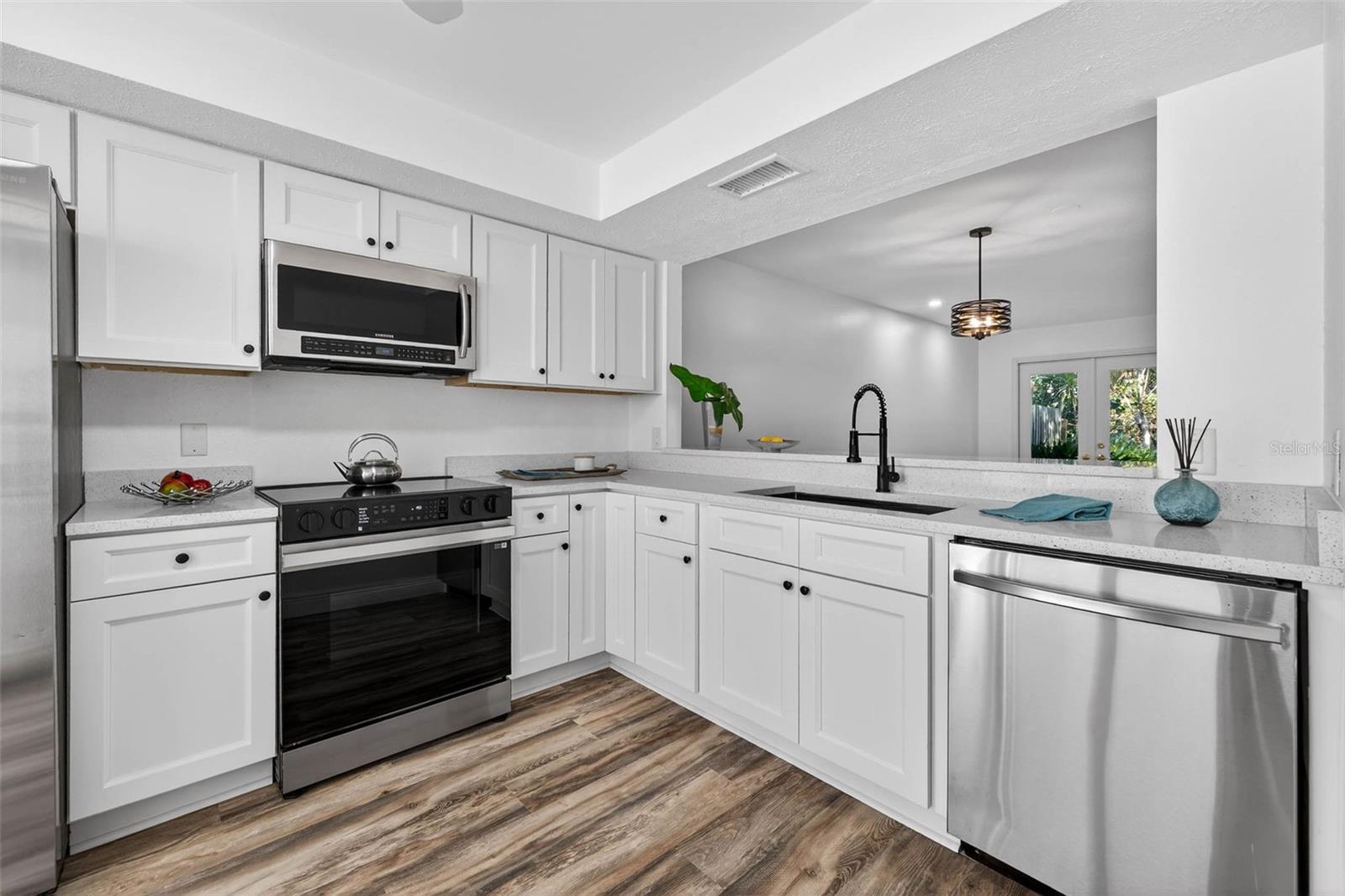 new kitchen w/ quartz counters
