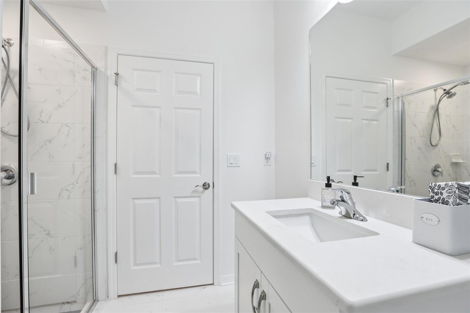 Main Floor Bathroom (3)