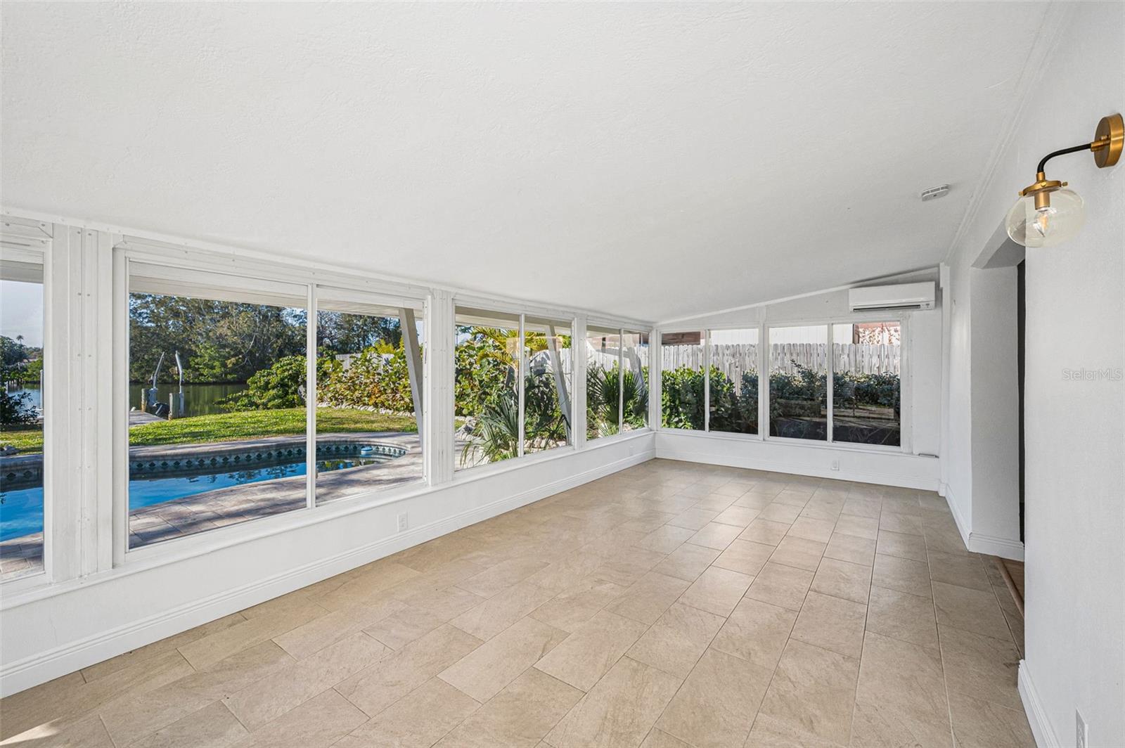 Sunroom -air conditioned