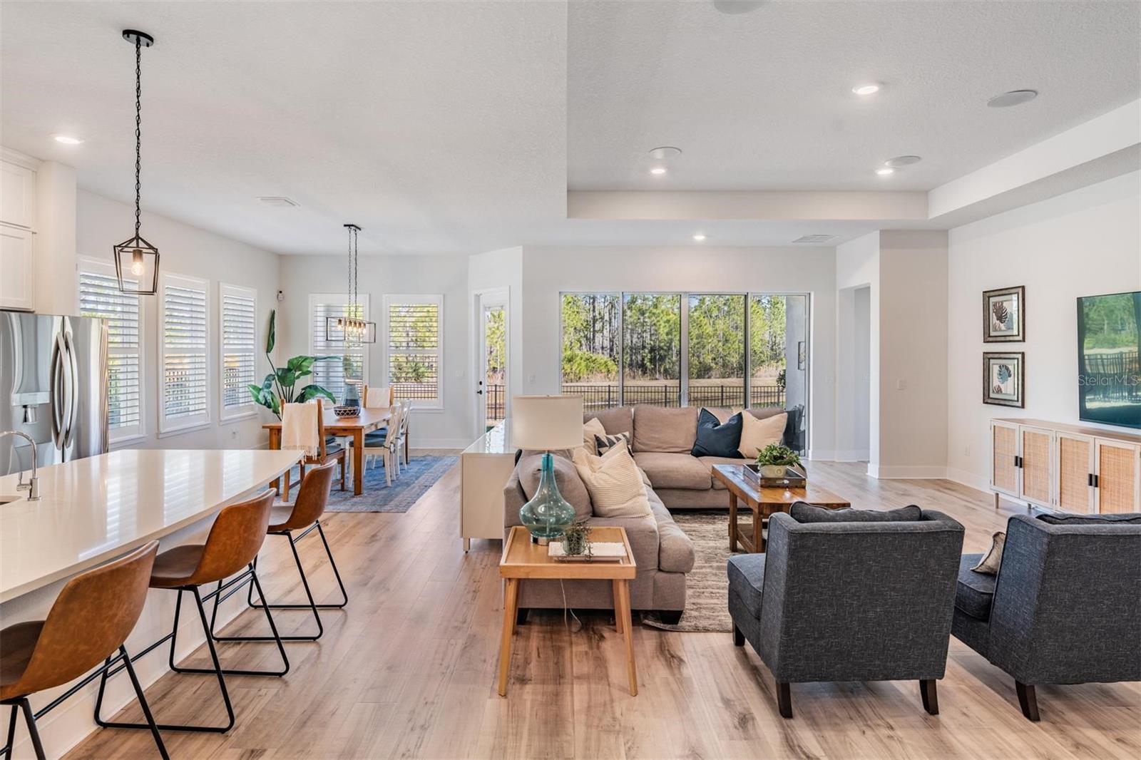 Enjoy natural light throughout the day!