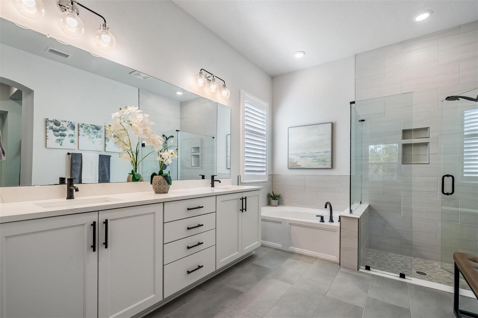 Great storage options with a separate tub/shower