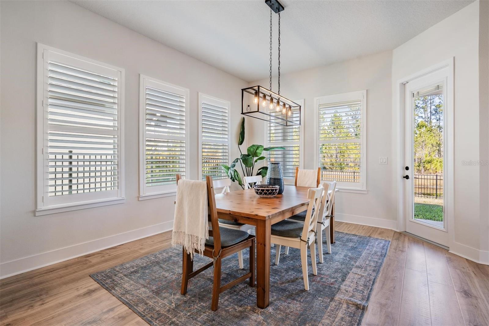 Dining area with direct access to the backyard