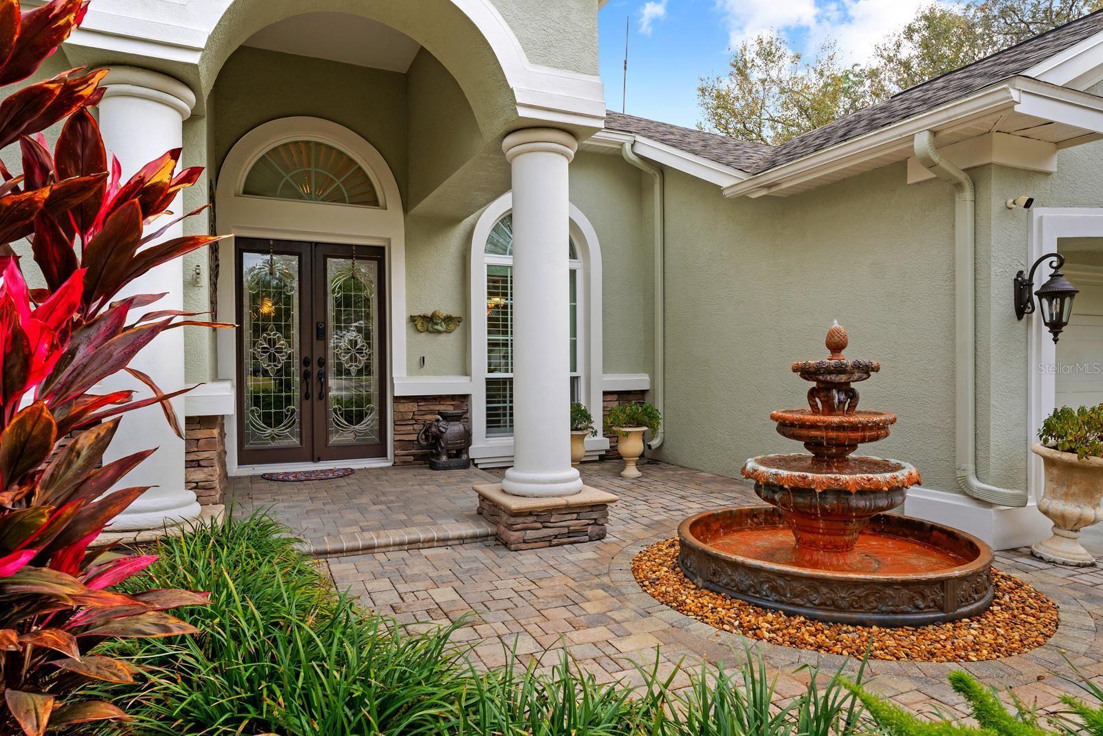 Breathtaking entryway