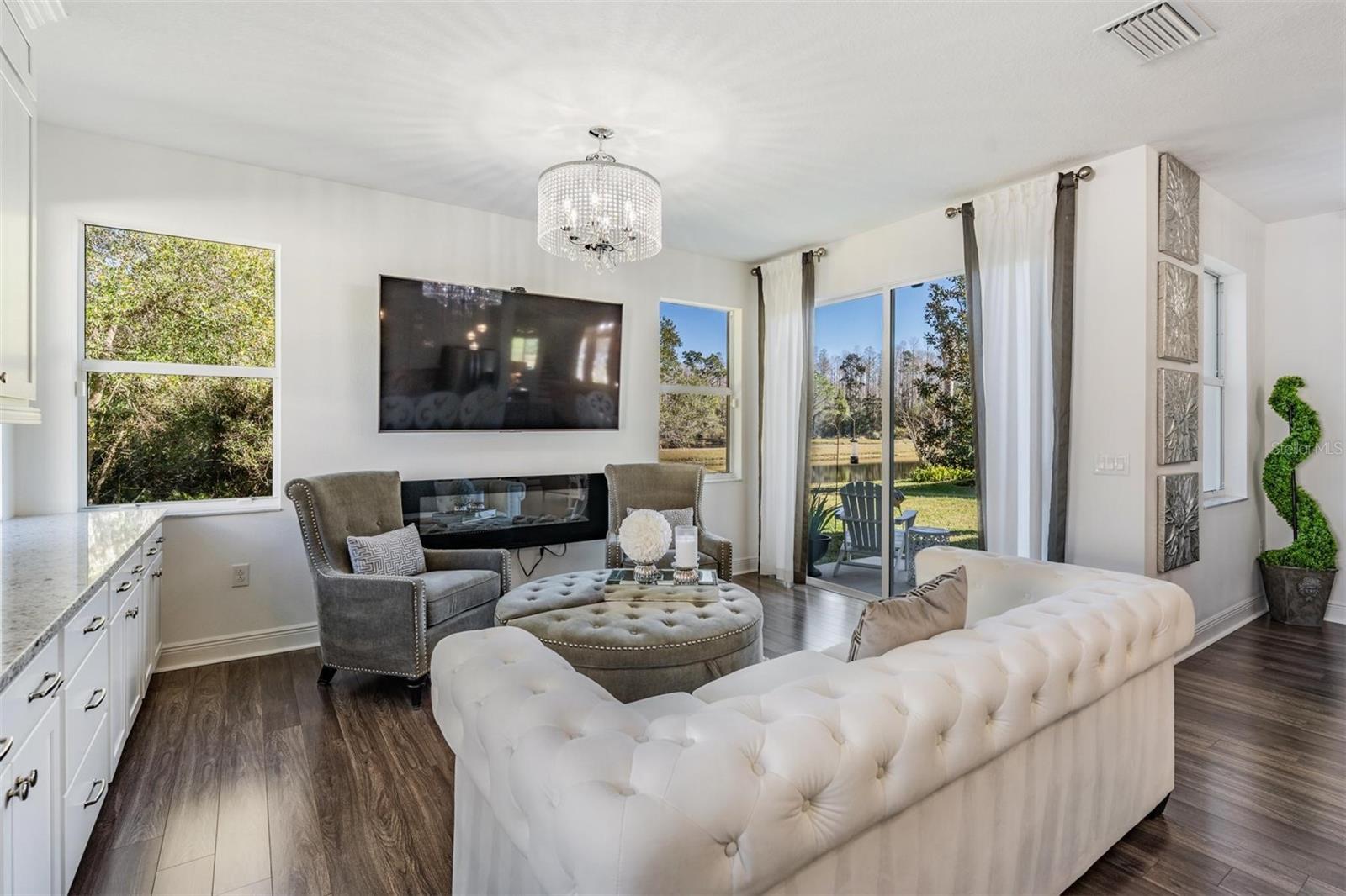 Cozy family room w/fireplace