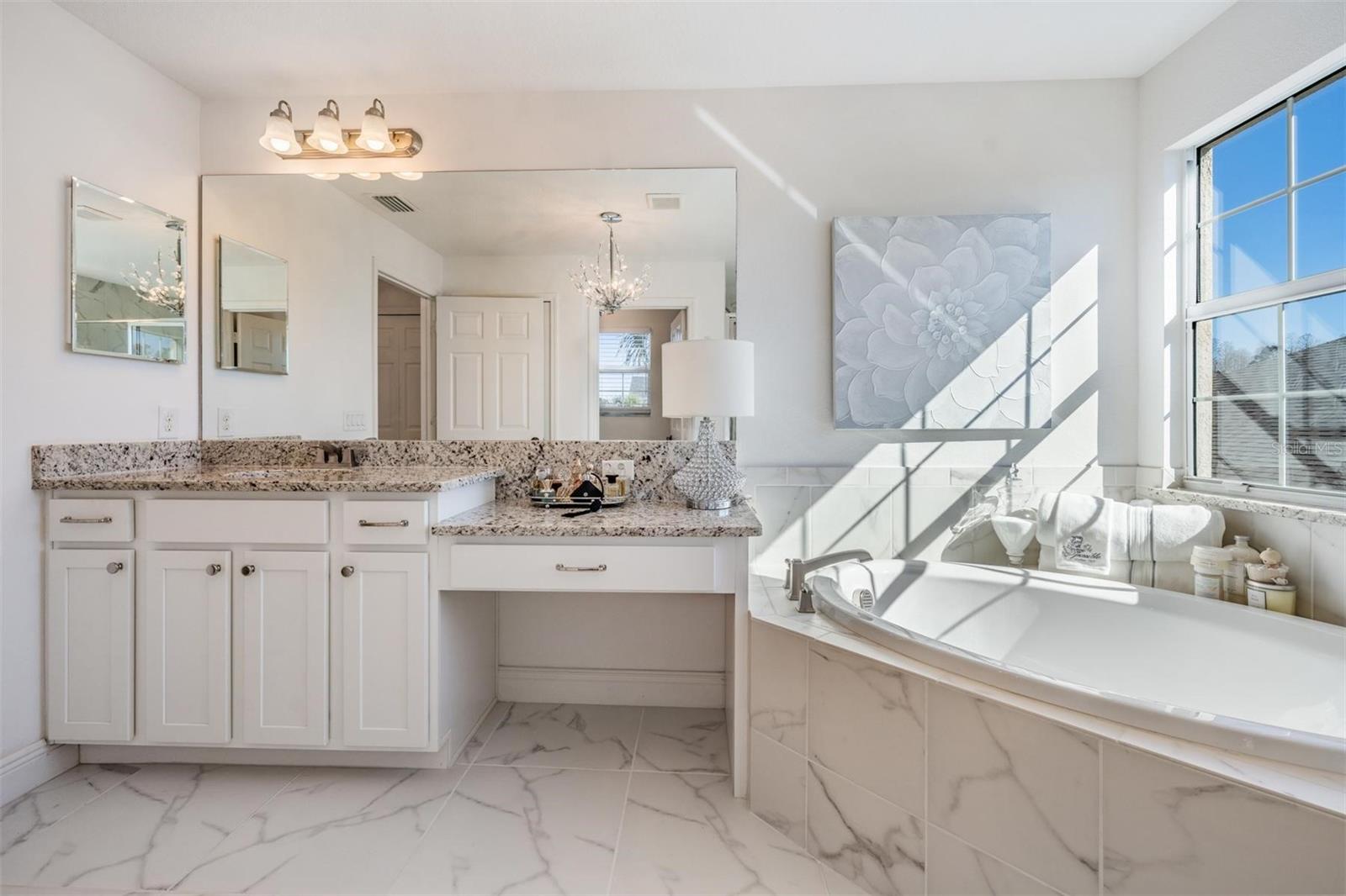 Dual vanities and large soaking tub