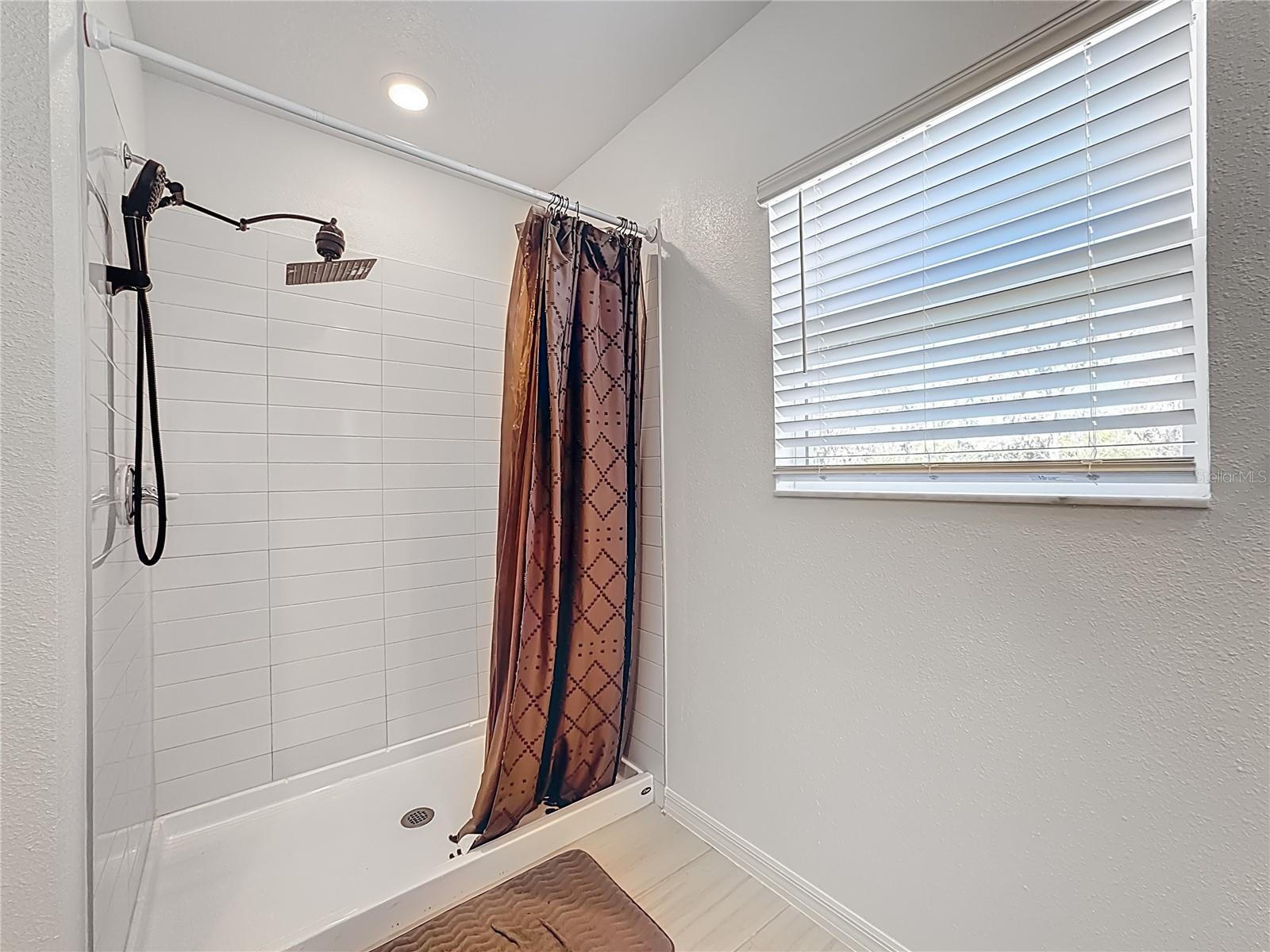Primary Bedroom's En Suite Bathroom