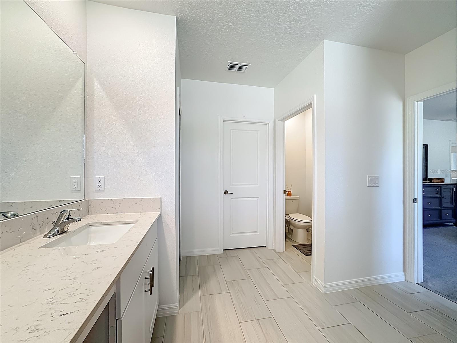 Primary Bedroom's En Suite Bathroom