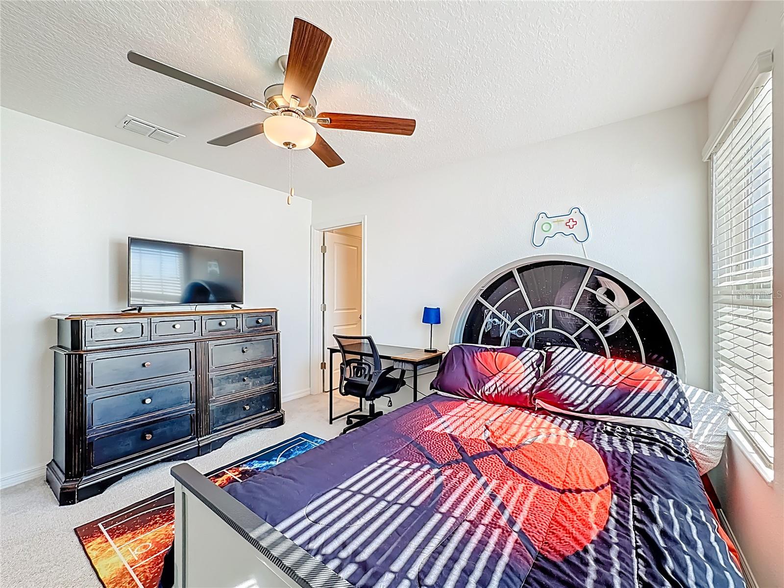 Bathroom 5 with Jack-and-Jill bathroom