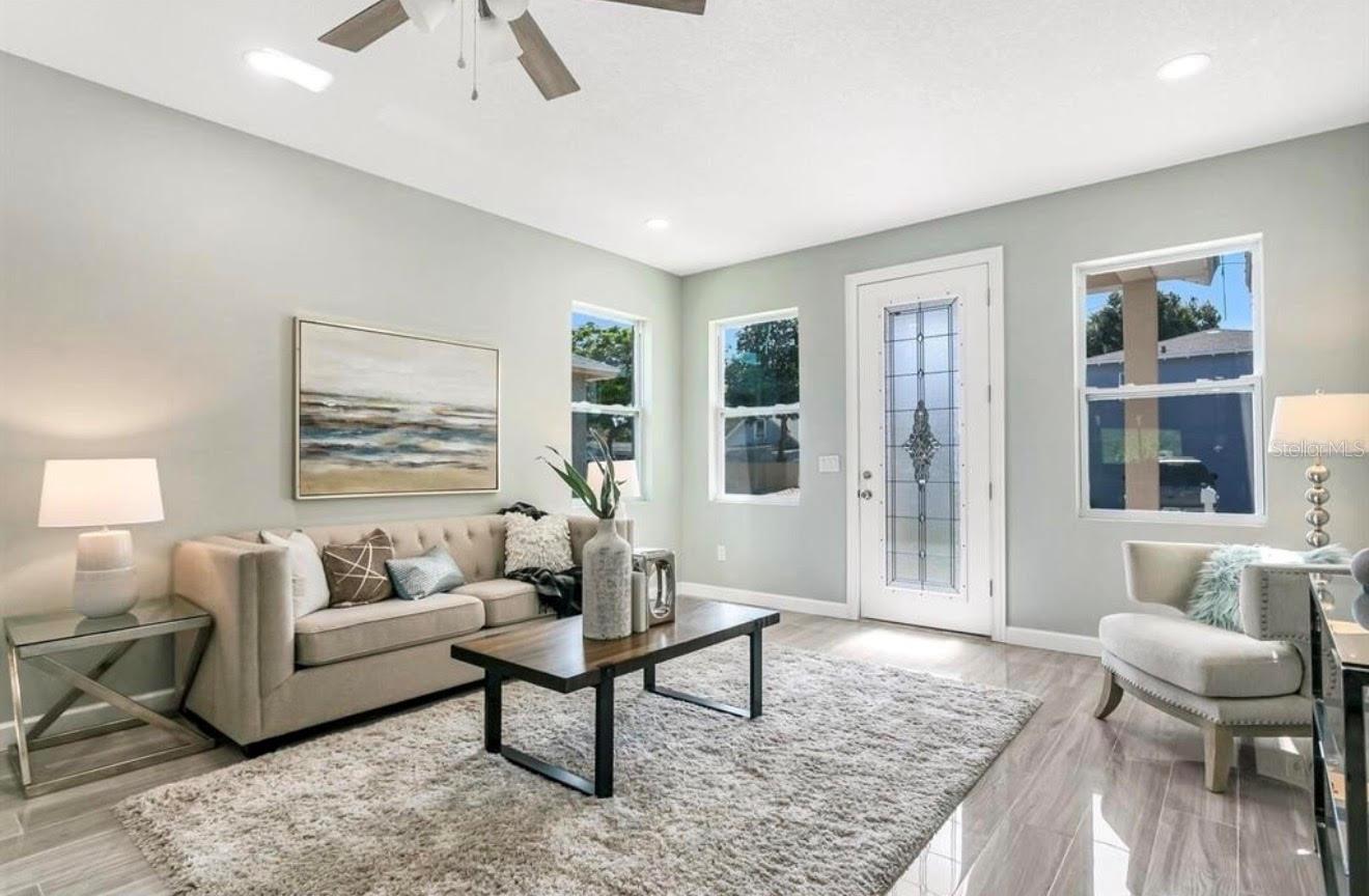 Livingroom: Full of natural light