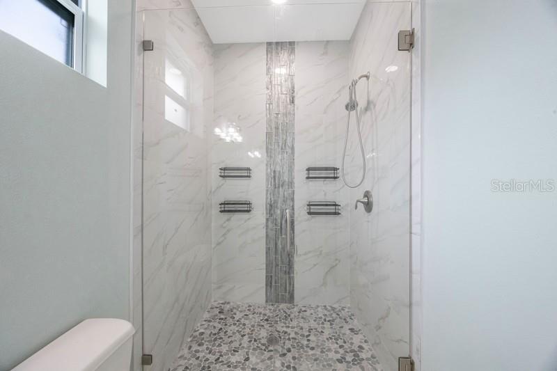 Primary bathroom: Stylish