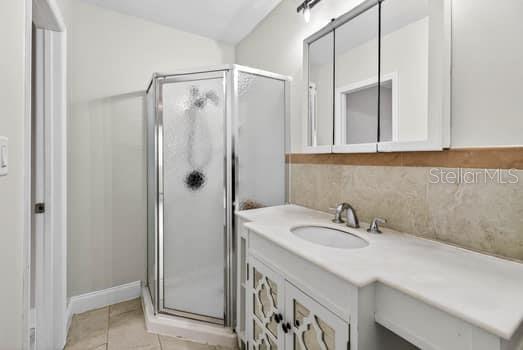 en suite bathroom for fifth bedroom