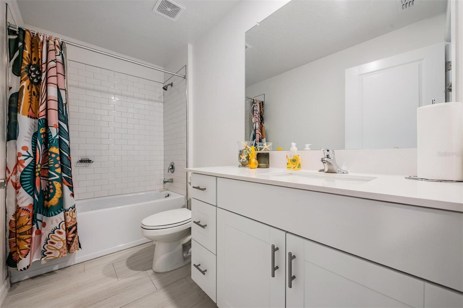 2nd Full Bath - Tiled Bathtub