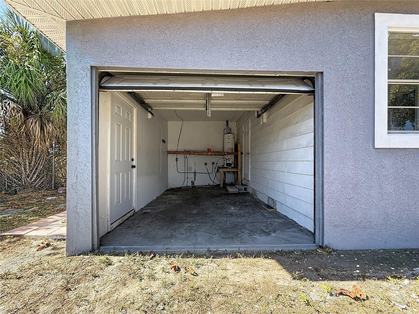 1 Car Garage