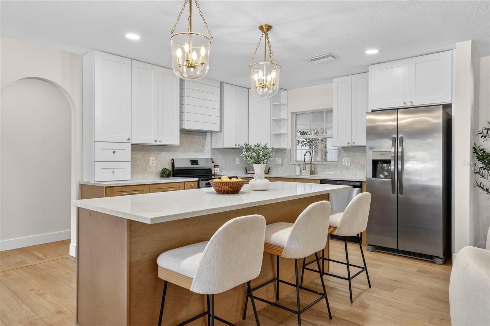 Breakfast Bar and High End Finishes