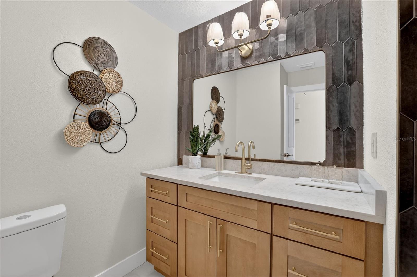 2nd Bathroom with Tub Shower
